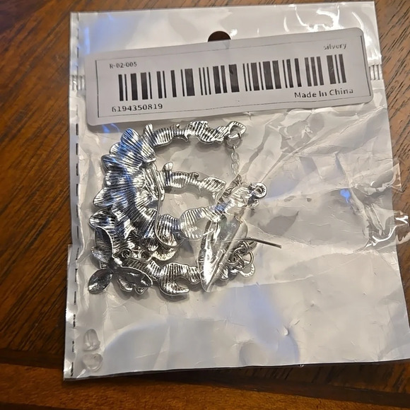 Bee Flower Pendant Drop Earrings Hollow Water Drop Shape Pendant Vintage Style - Picture 3 of 7